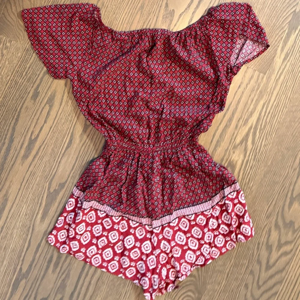 Abercrombie & Fitch Red Geometric Patterned Top - Picture 2 of 4